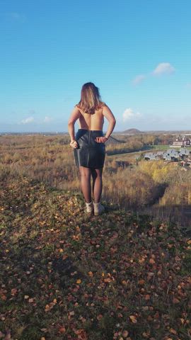 Fresh air and a big booty : video clip