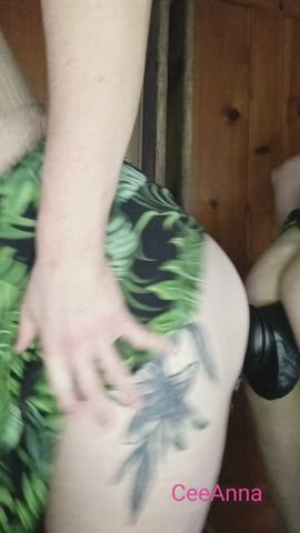 Mirrors and suction cups, the dynamic duo. : video clip