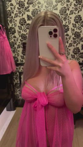 Would you join this horny teen in the dressing room? : video clip