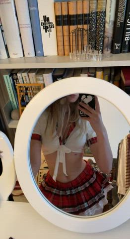 My skirt can't cover my ass : video clip