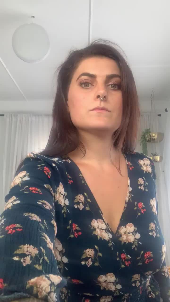 Anyone into Moms!? : video clip