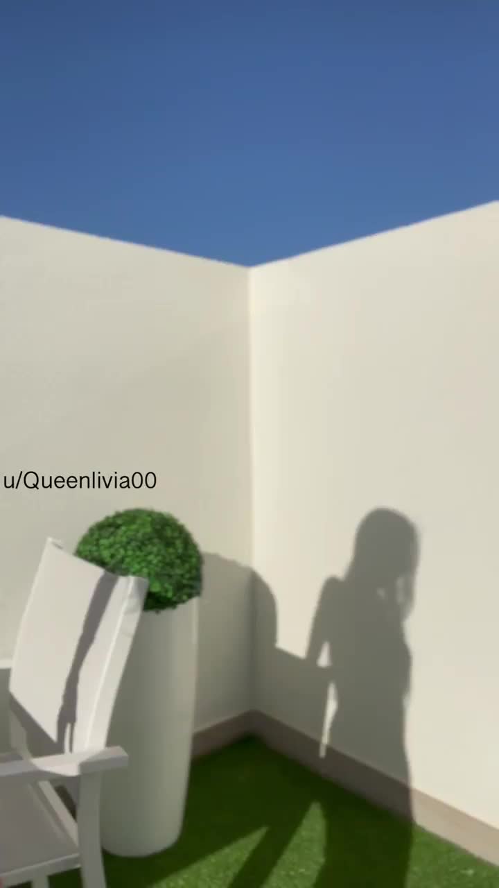 Sun is shining on my boobs today : video clip