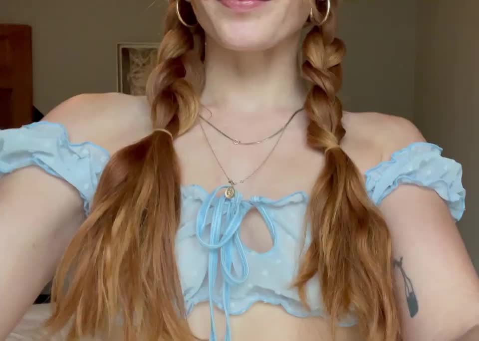 Do I look like a good girl? : video clip