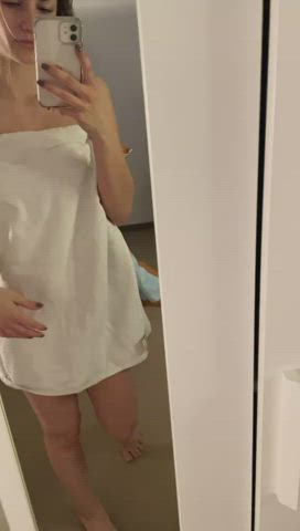 Imagine you have never seen my young pussy yet... : video clip