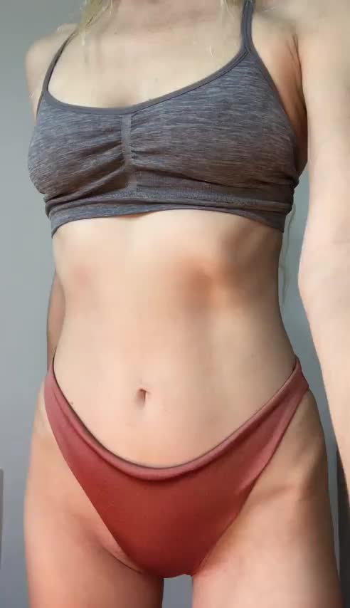 I’ve been working out recently so I wanted to show off a little, hope you enjoy?! ☺️ : video clip