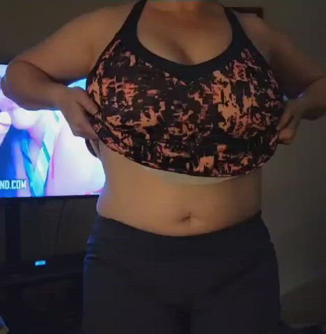 Playing while watching porn : video clip
