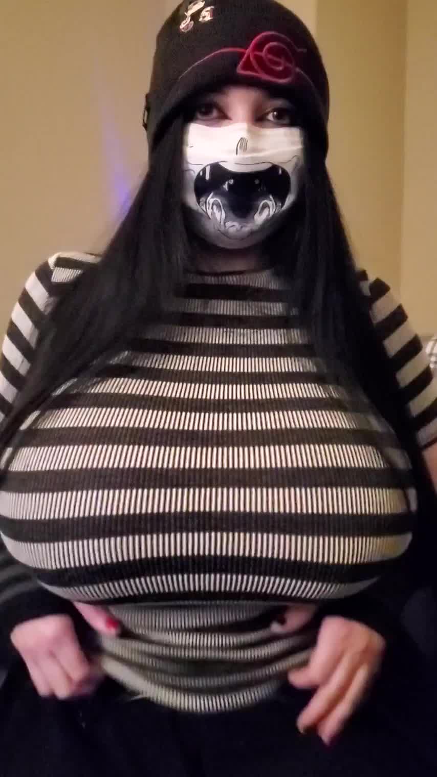 Playing with my huge tiddys : video clip