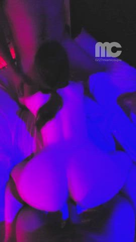 You guys just stay there, I'll do the rest : video clip