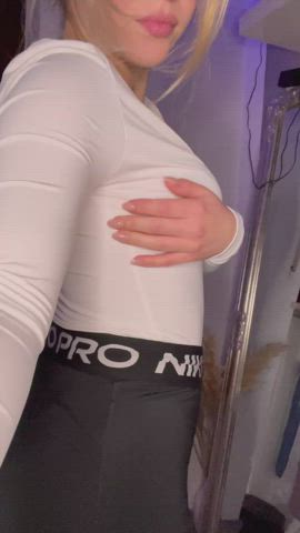 describe my 19 yrs old ass in one word : video clip