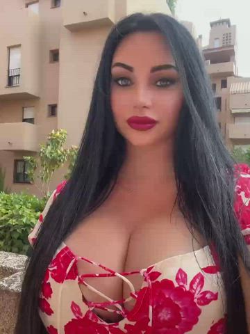 I like to walk them : video clip