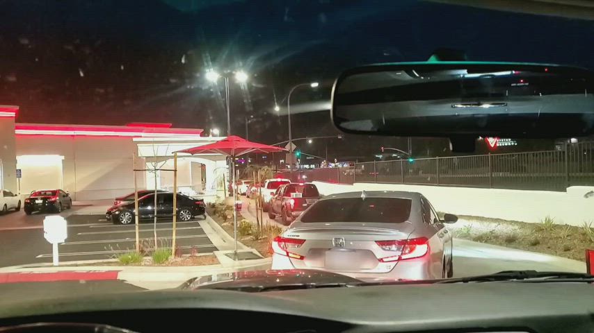Drive-Thru Line Entertainment [gif] : video clip