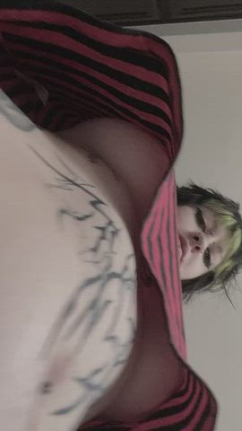 Short kings pov when they look up : video clip