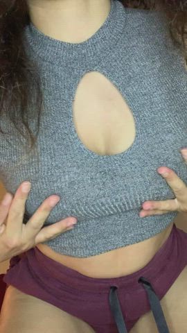 Say hi if u like my big chest, I hope it's at least someone : video clip
