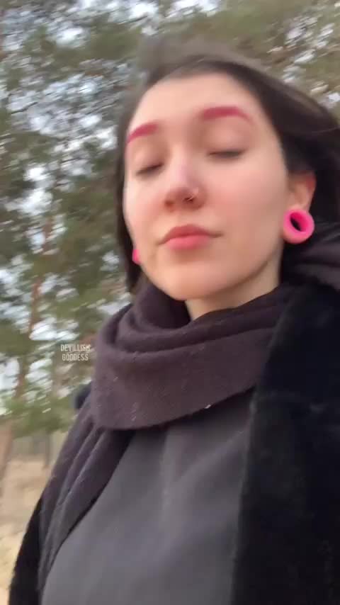 any fans of public flashing? : video clip