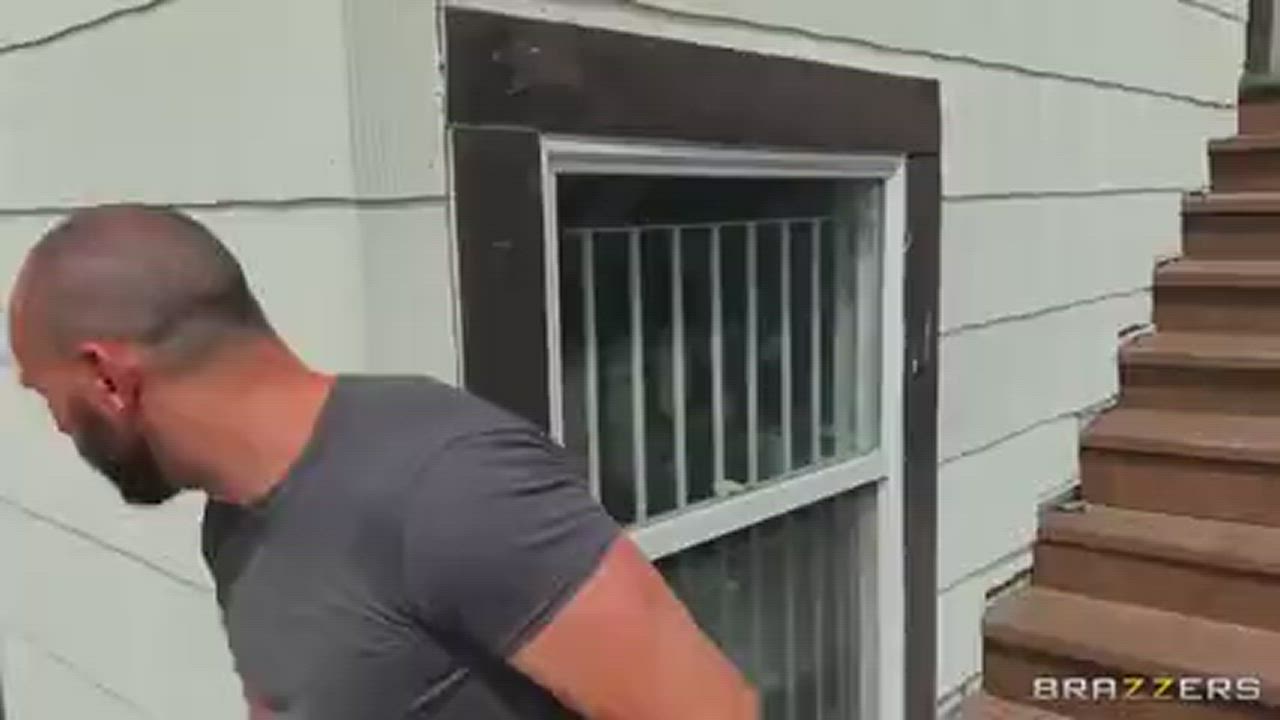 Ryan Uses The Washing Machine : video clip
