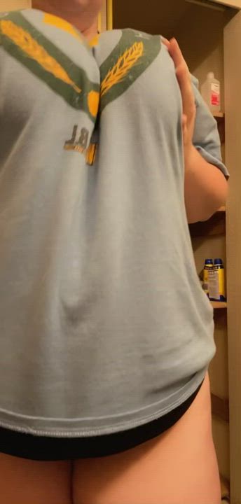 Nipple clamp fun : video clip