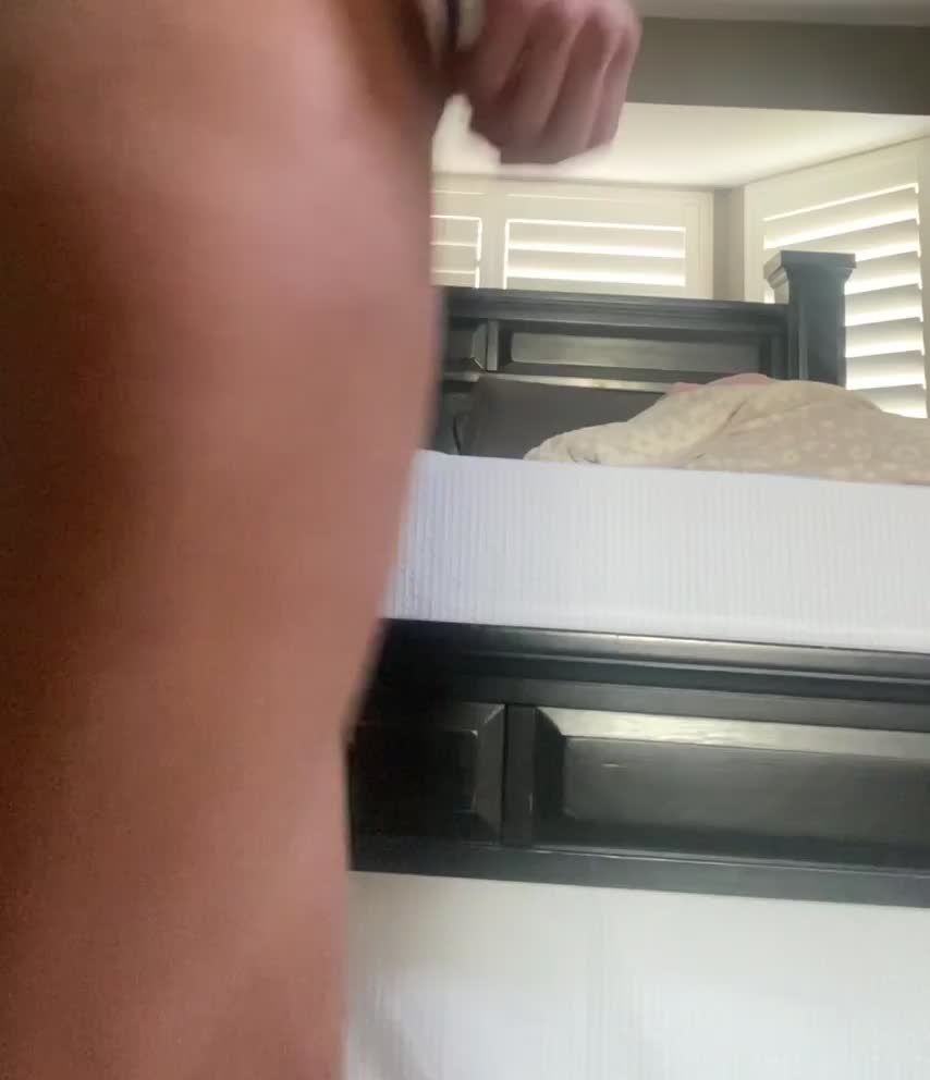 Happy Hump Day. Here’s a little flash for you. : video clip