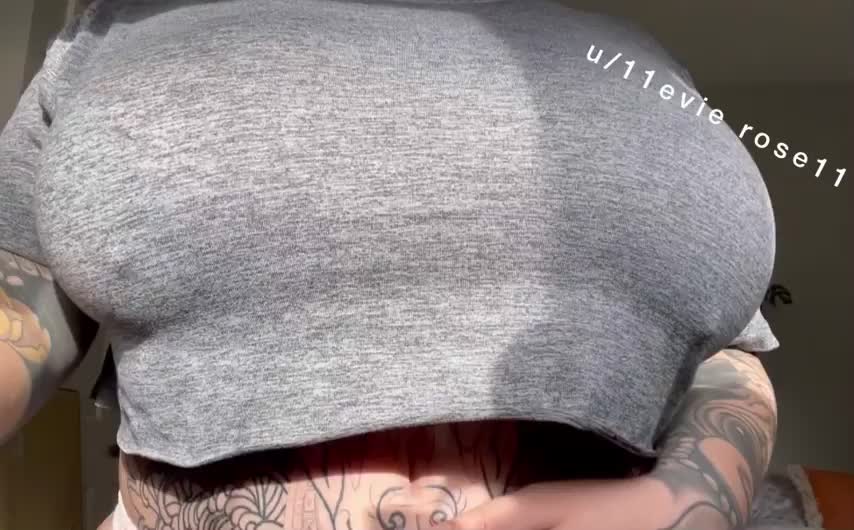 I can lift my shirt using my boobs : video clip
