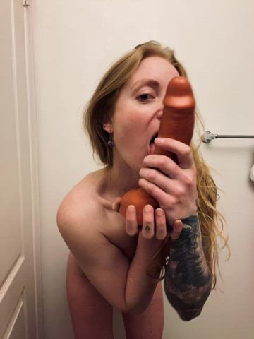 worshipping this big bronze cock : video clip
