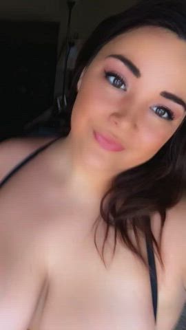 I’m trying to see how many guys I can turn on with my huge natural boobs! : video clip