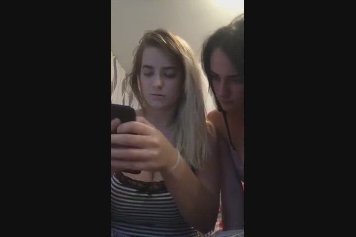 Busty friends showing their tits : video clip