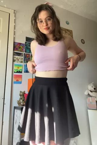 I hope you like watching my petite butt bouncing : video clip
