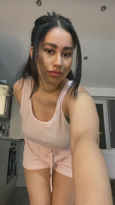 I can't seem to find a good guy to fall in love to :( Am I that ugly?... : video clip
