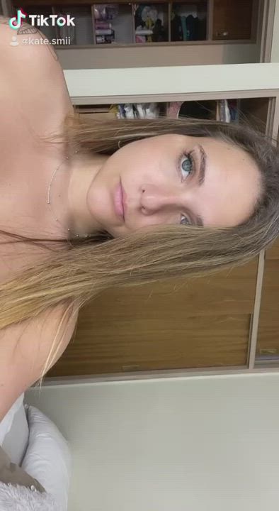 I like to fuck all my friends in secret : video clip