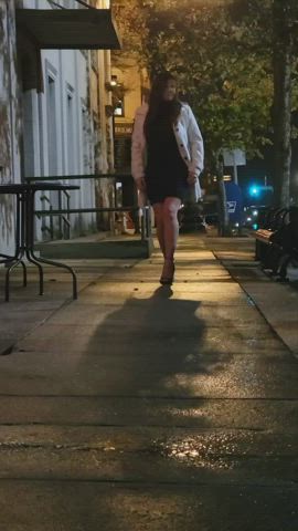 I'm to sexy for my dress [gif] : video clip
