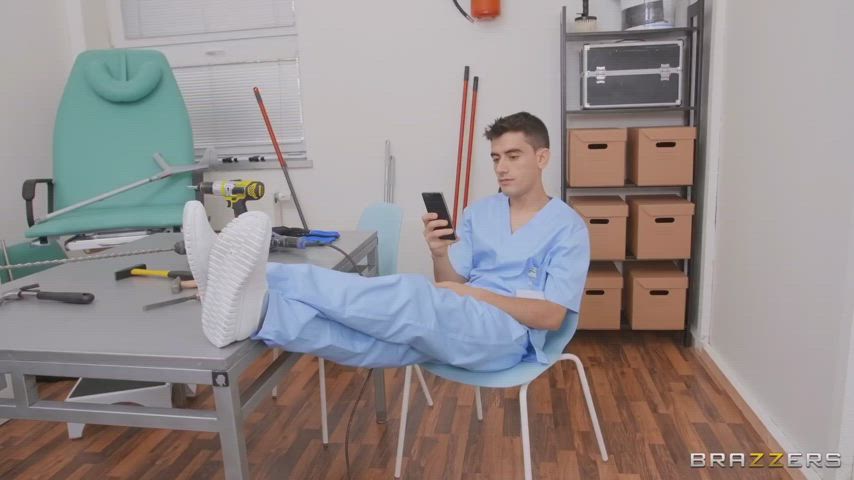Nurse Gets A Glory Hole Ass Fuck : video clip