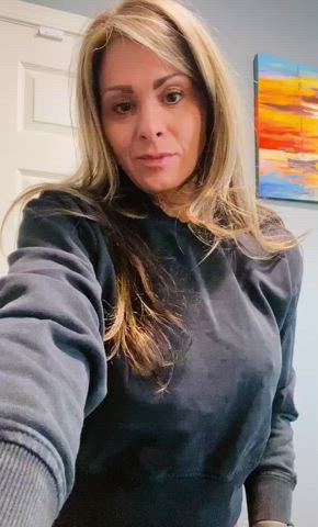 Momma's nips are so hard this morning! Definitely need to be sucked. 39yo w 3 kids : video clip