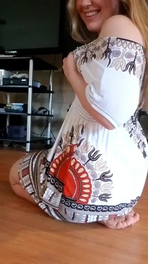 The curvy gamer next door wants you to come over : video clip