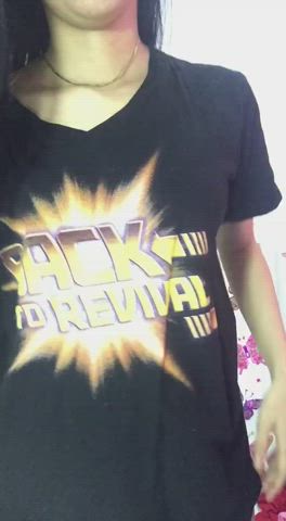 They never know what I‘m hiding under my shirt… : video clip
