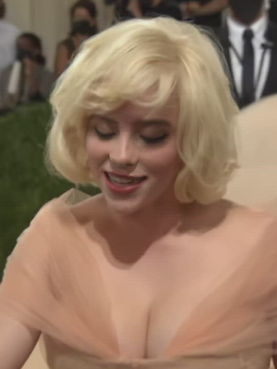 Billie Eilish's big tits look spectacular in that dress : video clip