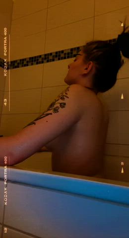 Would you mind sitting behind me to eat and fuck me? : video clip