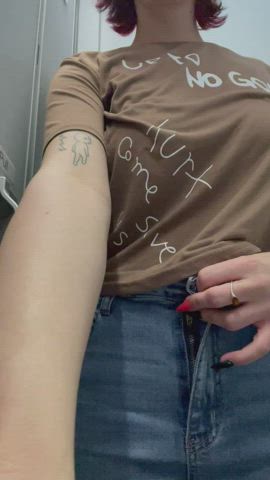 My pussy was just begging to be touched while I’m on my 6 he flight : video clip