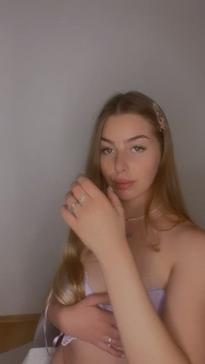 How many of you would fuck me raw? : video clip