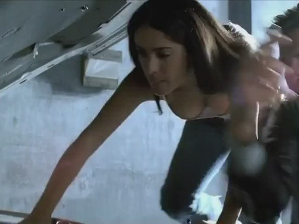 Salma Hayek Cleavage : video clip