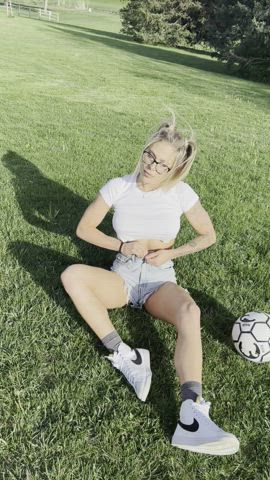 Being a dirty girl in the park (: : video clip