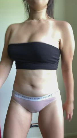 Shaking tits! Watch them pop out! : video clip