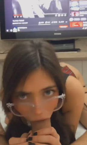 Hottie in glasses : video clip