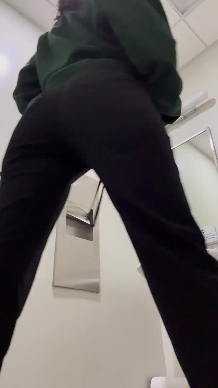 Slide your tongue inside 💦 : video clip