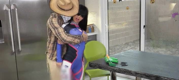 Pornoween 2017: Getting A D In Her Va... : video clip