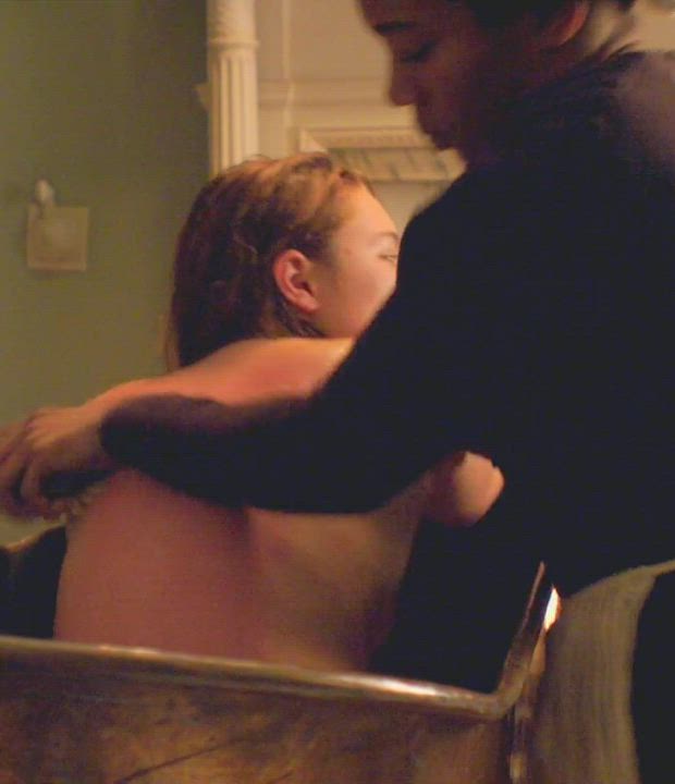 Florence Pugh boob jiggle and ass reveal : video clip
