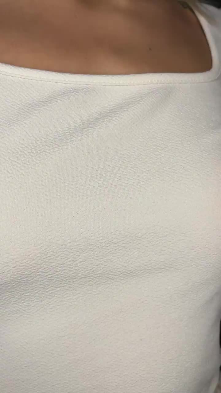 18 yo old and very flat + I need a Reddit Crush to get dirty with : video clip