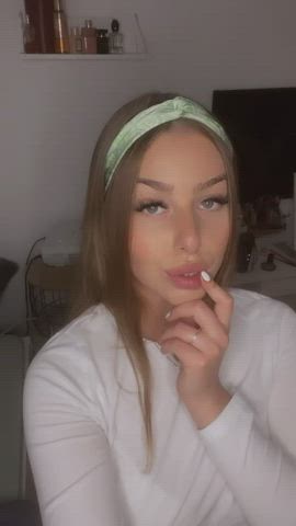 I'm horny and I want you to make a move 👉👈 : video clip