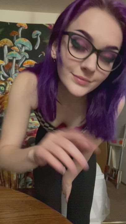 I’m pretty small but I can take a big load : video clip