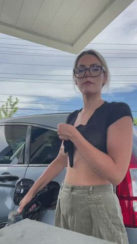 the gas station attendant didn’t mind… so I let him stare till the next car pulled up [GIF] : video clip