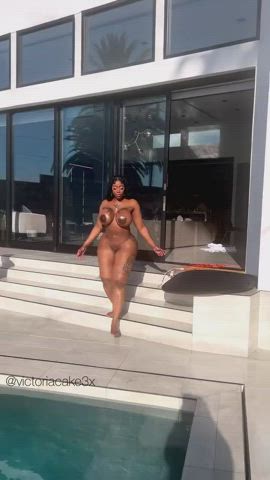 The ultimate bimbo : video clip