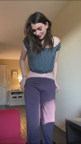 Girlfriend Takes It All In Her Mouth : video clip
